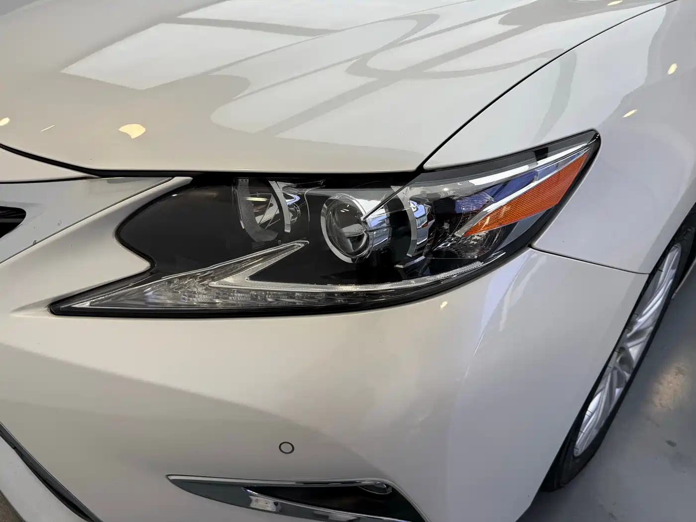 Lexus ES 2015 200 Elite Edition фото 15