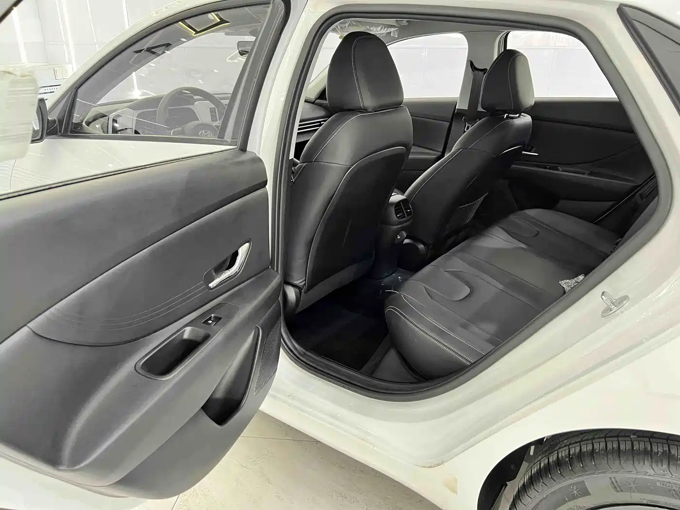Hyundai Elantra 2023 1.5L CVT GLS Premium фото 14