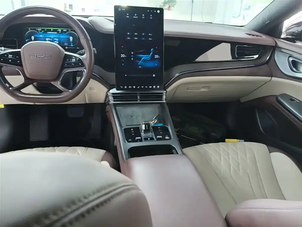 BYD Seal 2023 DM-i 1.5T 121km Flagship фото 14
