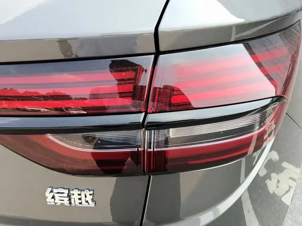 Фото 8 - Geely Coolray