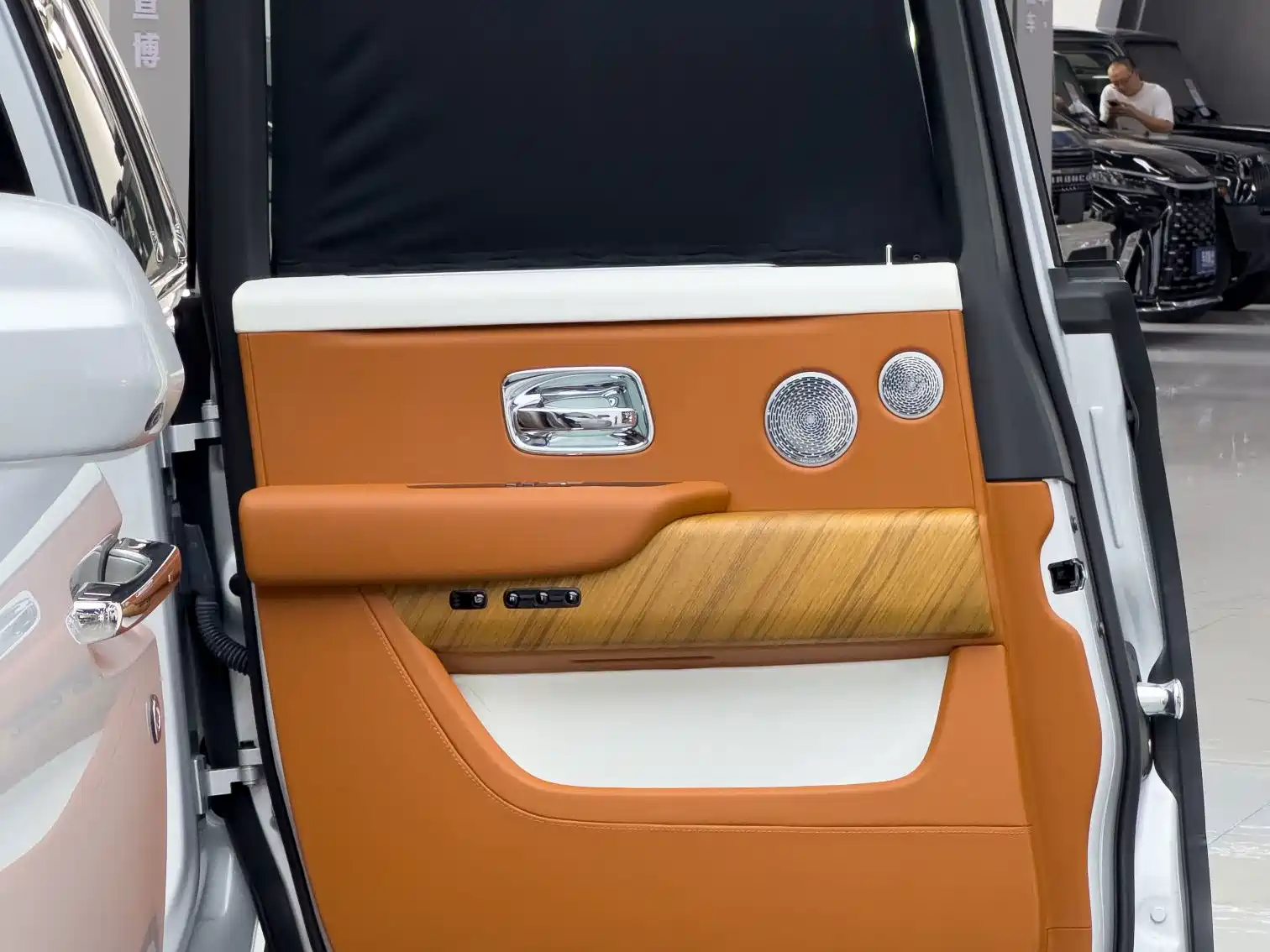 Фото 29 - Rolls-Royce Cullinan
