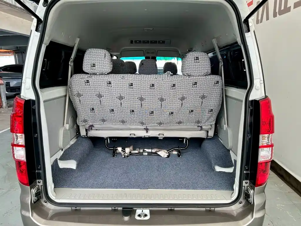 Jinbei New Hiace X30L 2026 2024 Fortune Edition Passenger Van 5/6/7-seater with Front AC