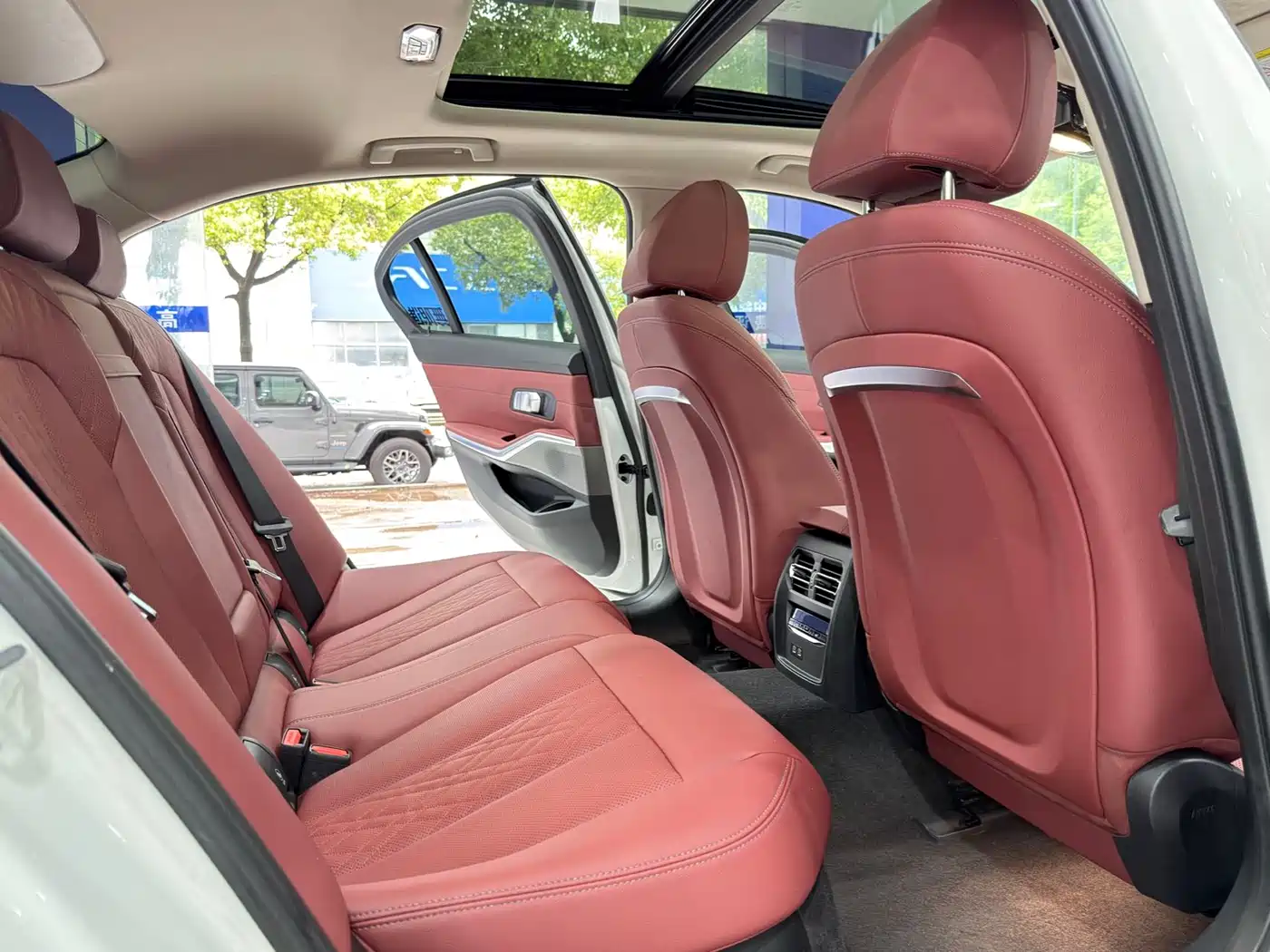 BMW i3 2024 eDrive 35 L фото 14