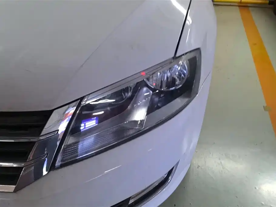 Volkswagen Lavida 2013 1.6L Automatic Comfort Edition фото 5