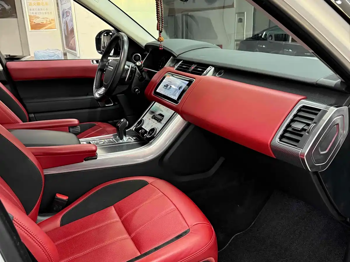 Land Rover Range Rover Sport 2021 3.0 L6 Gloss Black Edition фото 14