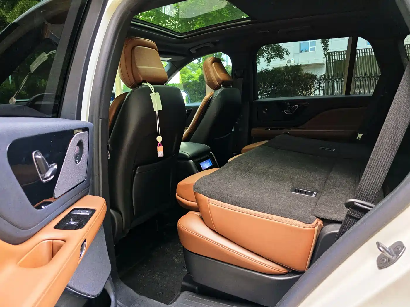 صورة 14 - Lincoln Aviator