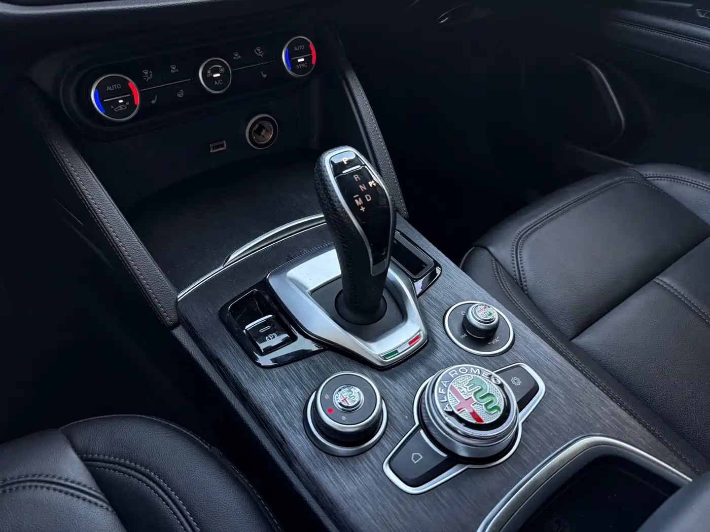 Alfa Romeo Stelvio 2021 2020 2.0T 280HP Luxury Edition