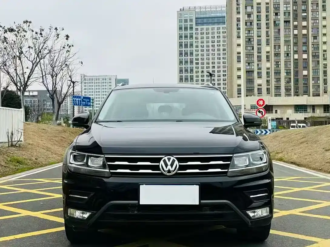 Volkswagen Tiguan L 2019 330TSI Automatic 2WD Smart Luxury Edition China VI фото 2