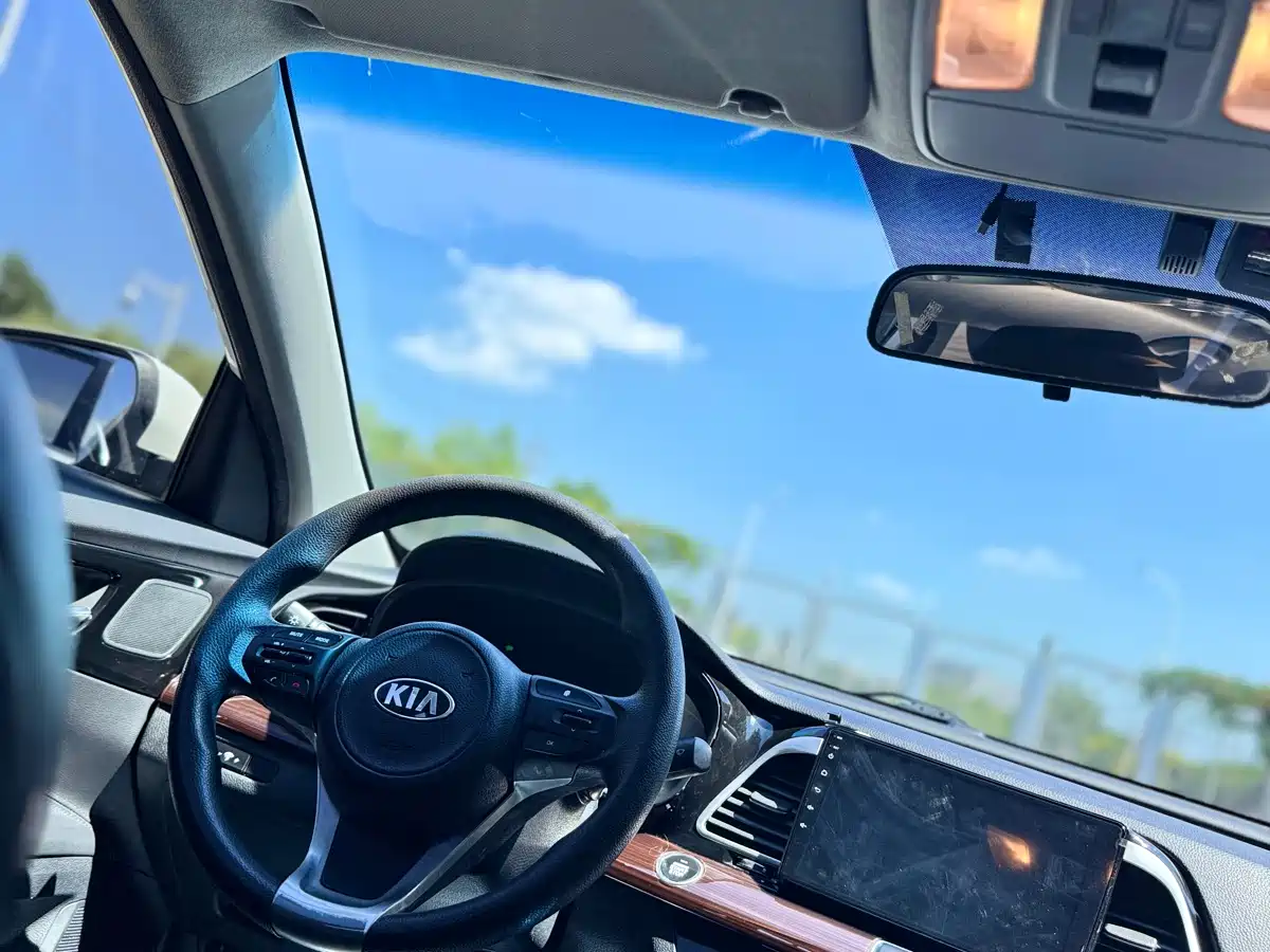 KIA K4