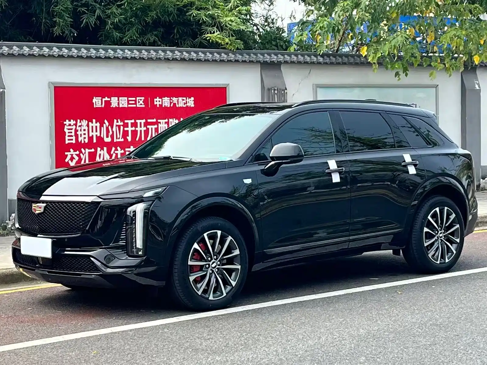 Фото 1 - Cadillac XT5