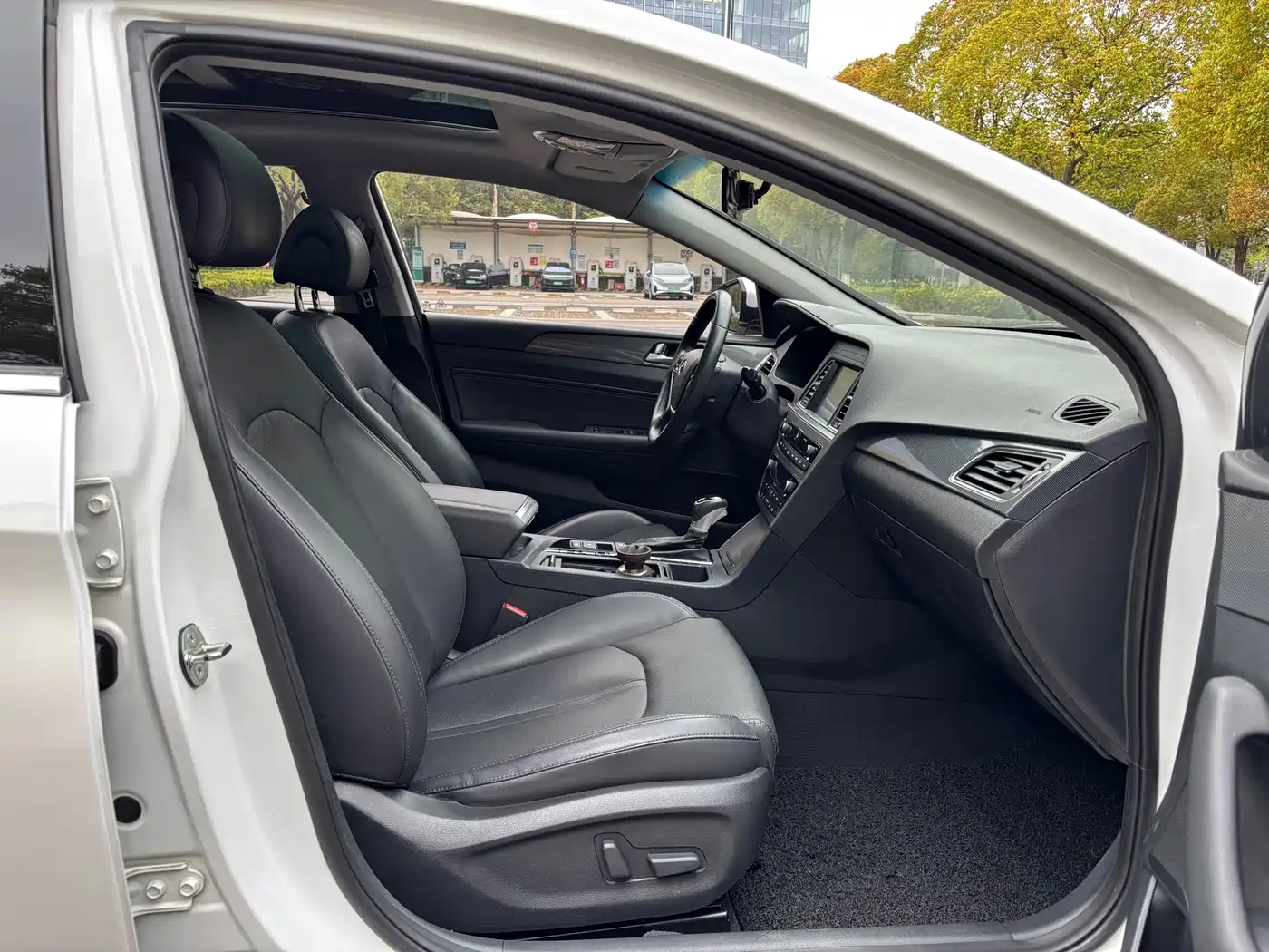 Hyundai Sonata 2017 2.4L DLX Premium Edition фото 10