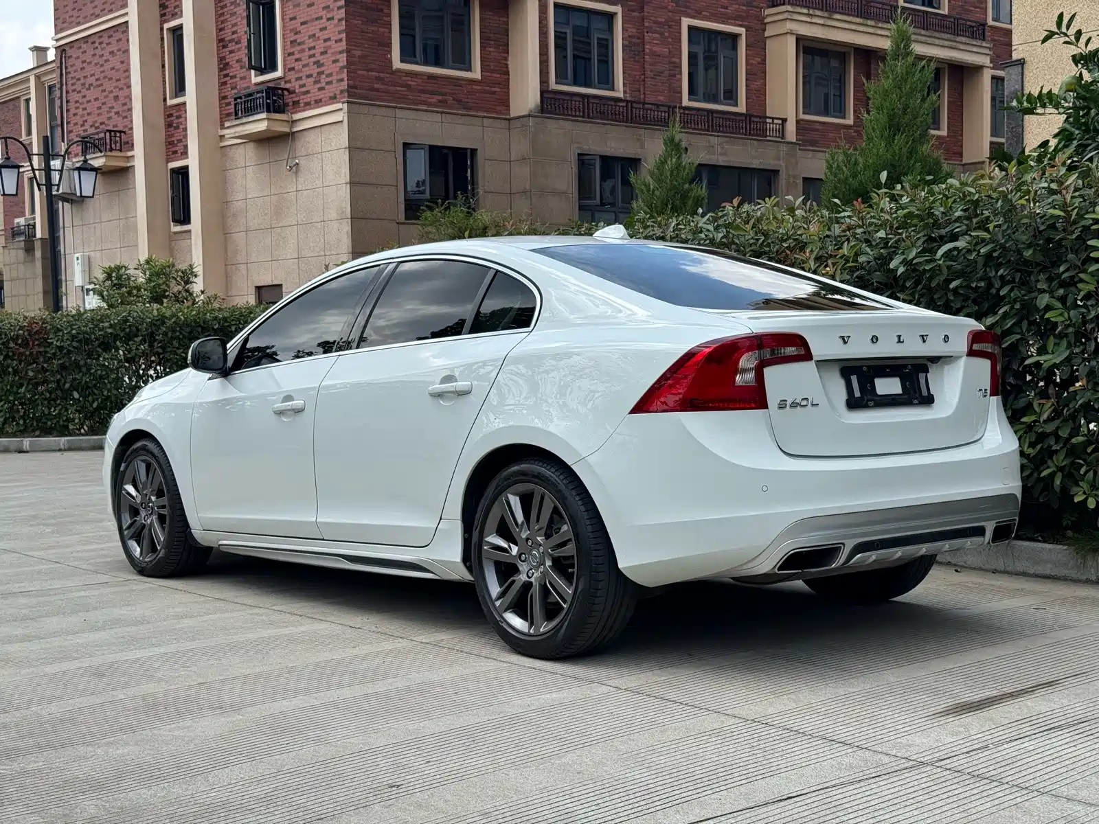 صورة 12 - Volvo S60