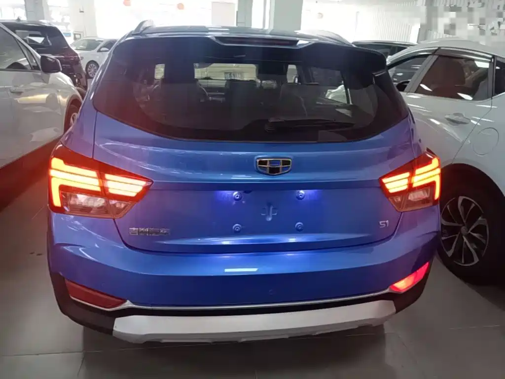Фото 6 - Geely Vision S1