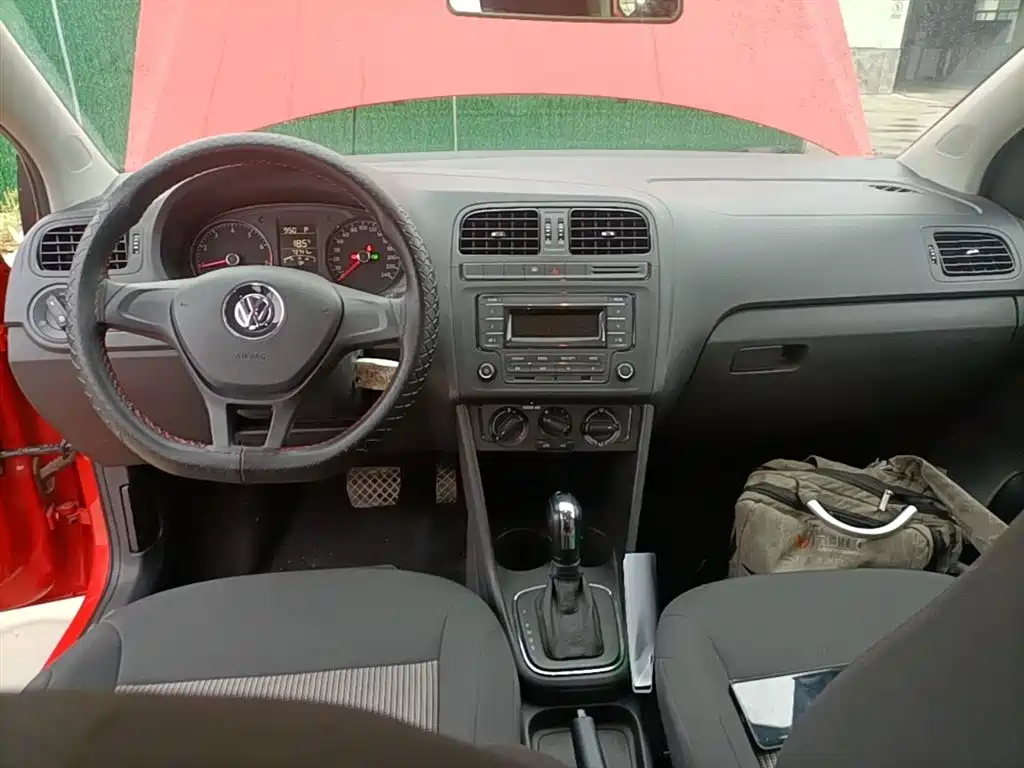 Volkswagen Polo 2016 1.4L Automatic Trend фото 10