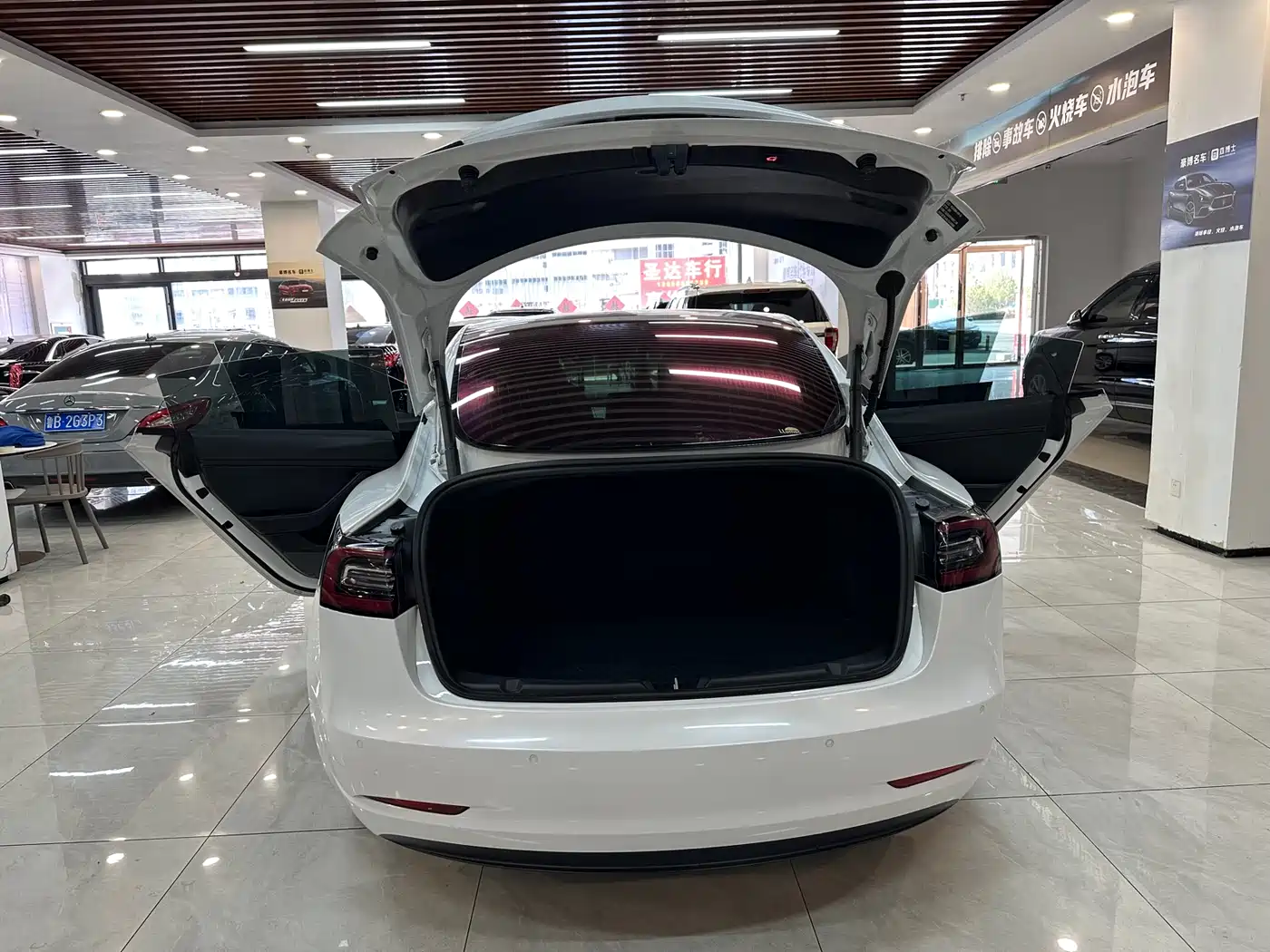 TESLA MODEL 3