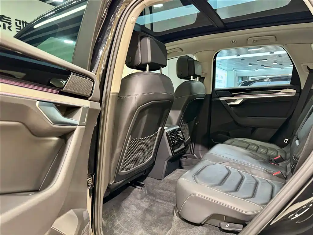 Volkswagen Touareg 2022 3.0TSI Rui Xiang Edition Gloss Black Sport Package фото 25