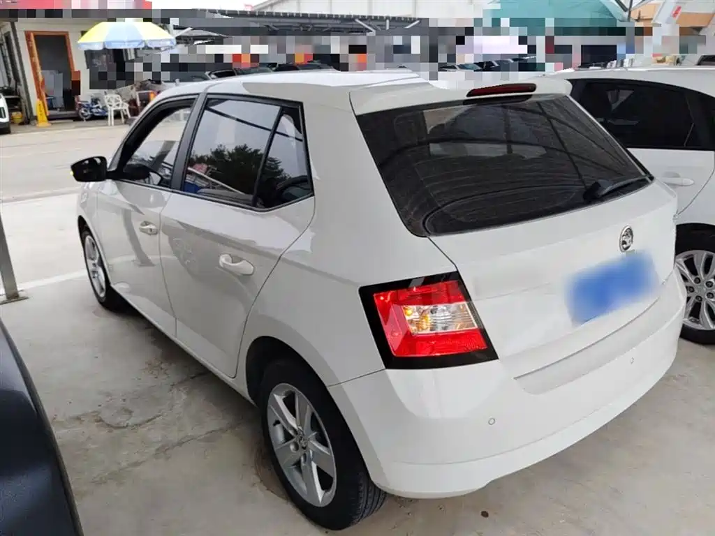 Škoda Fabia 2016 1.4L Automatic Car Enjoy Edition фото 5
