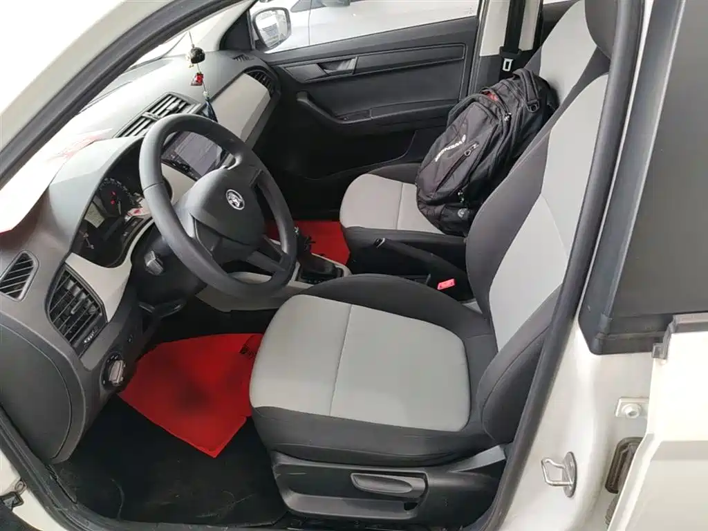 Škoda Fabia 2016 1.4L Automatic Car Enjoy Edition фото 15