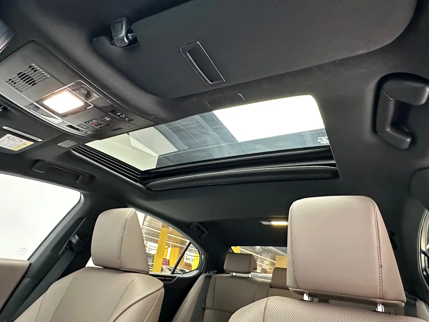 Lexus ES 2022 300h Excellence Edition фото 21