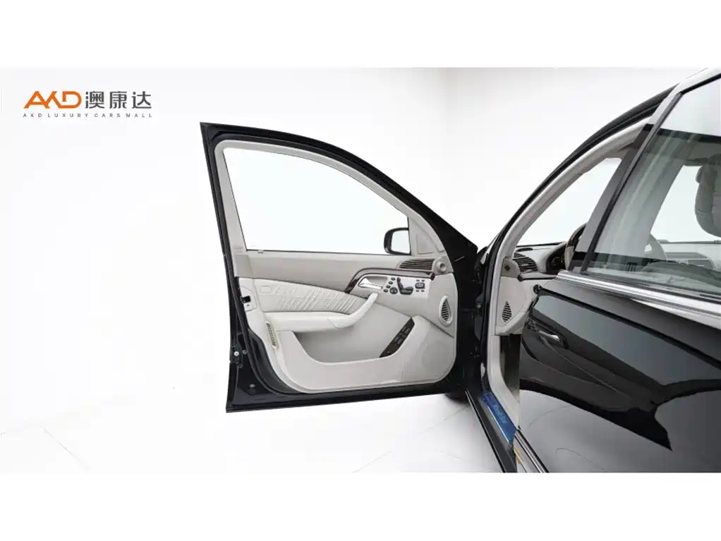 Фото 10 - Mercedes-Benz S-Class