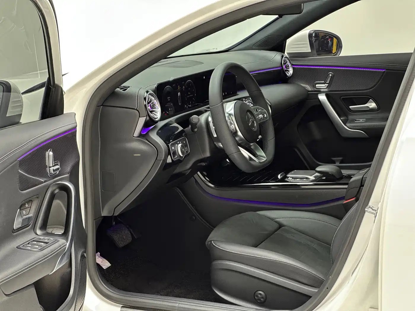 Mercedes-Benz A-Class 2022 Facelift III A 200 L Sport Sedan Fashion фото 13