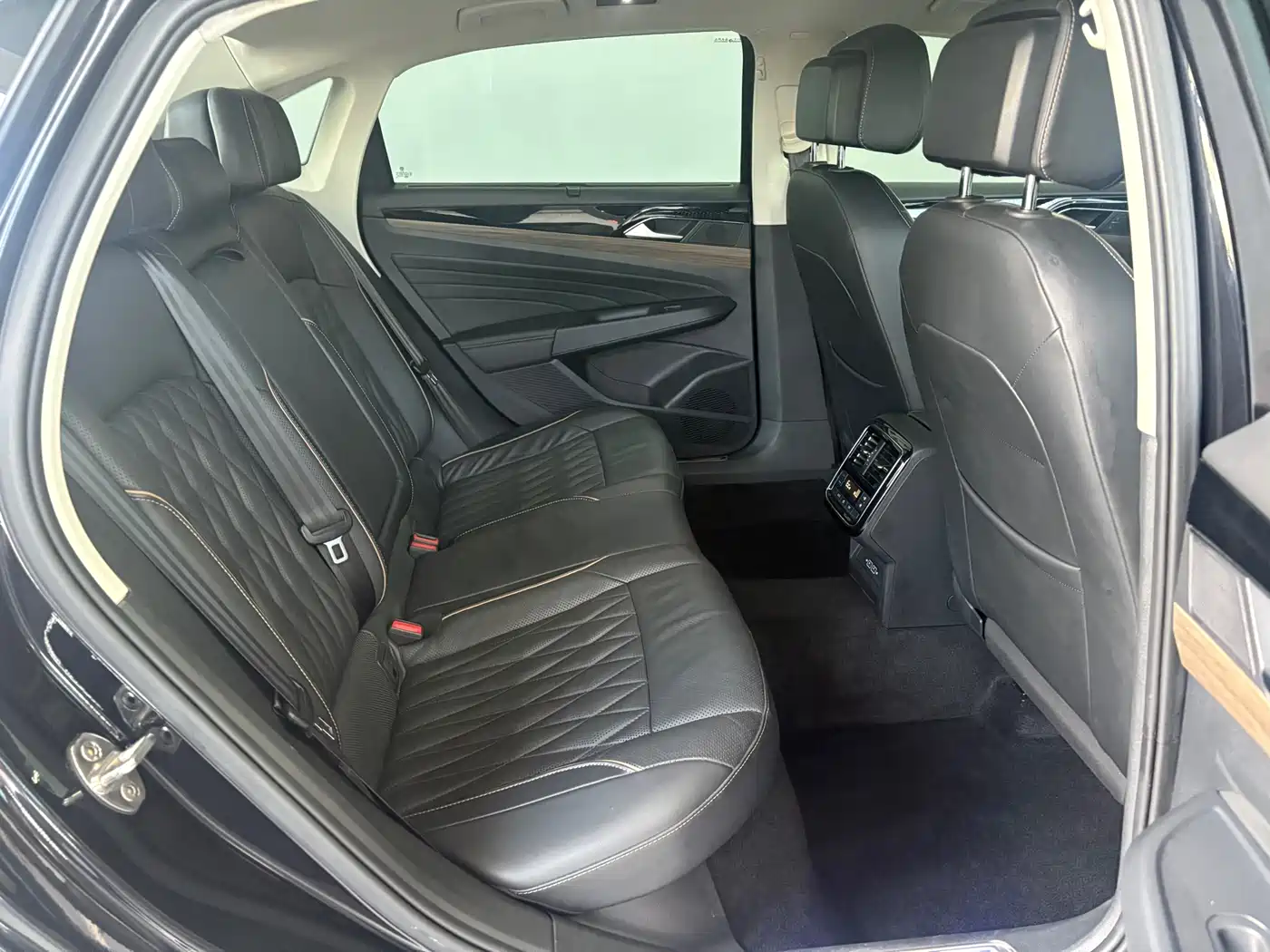Volkswagen Passat New Energy 2020 430PHEV Hybrid Luxury (China VI) фото 8