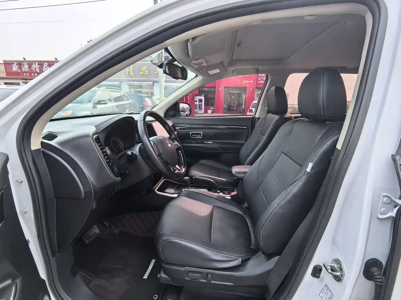 MITSUBISHI OUTLANDER