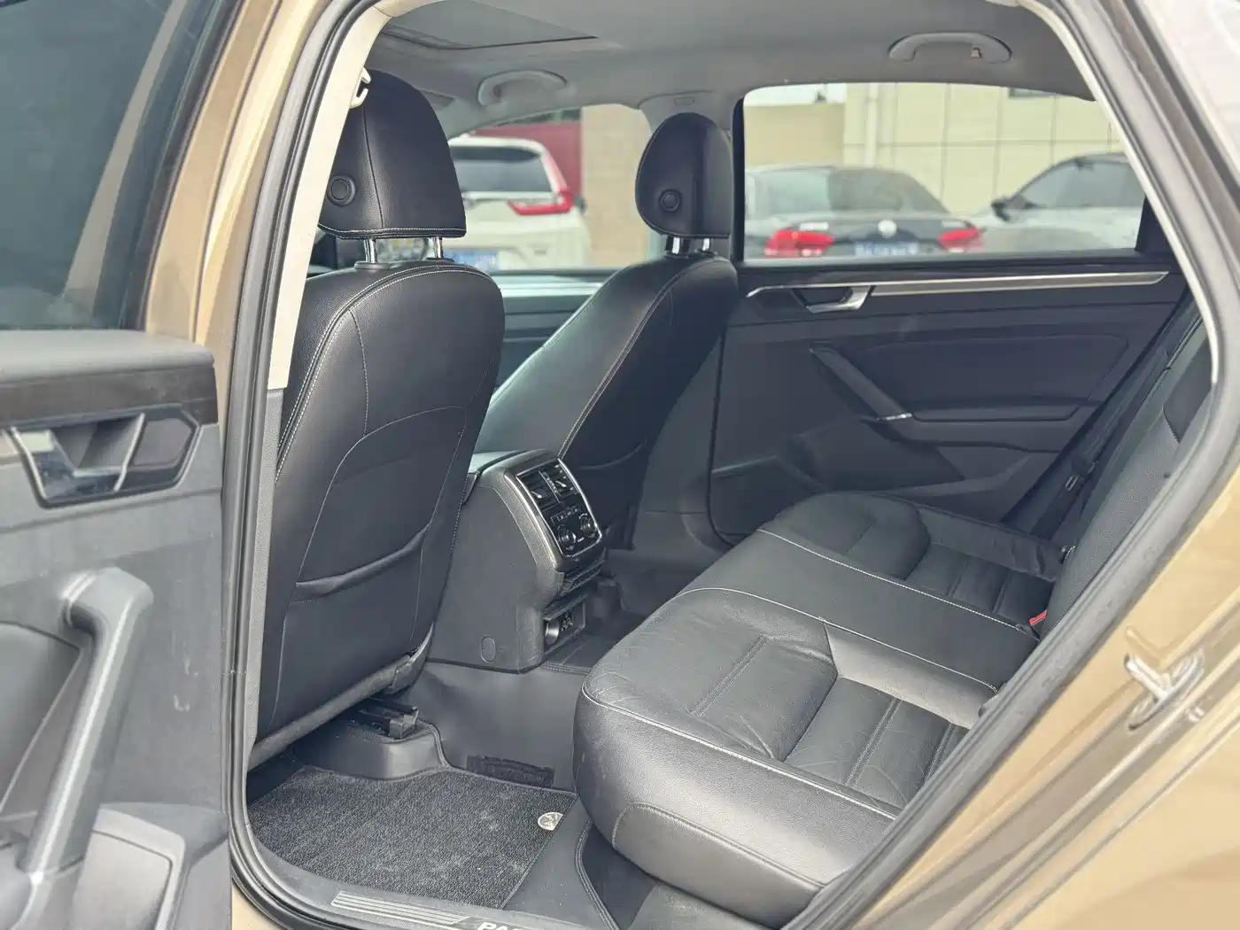 Volkswagen Passat 2016 330TSI DSG Executive Edition фото 9