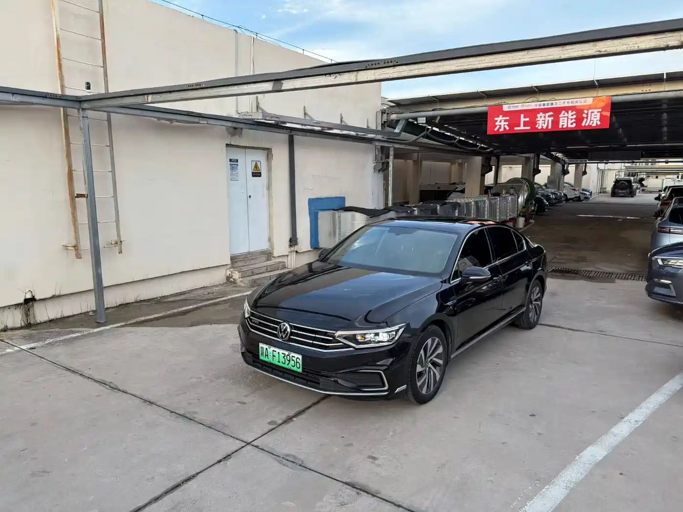 Volkswagen Magotan GTE Plug-in Hybrid 2022 GTE Luxury фото 2