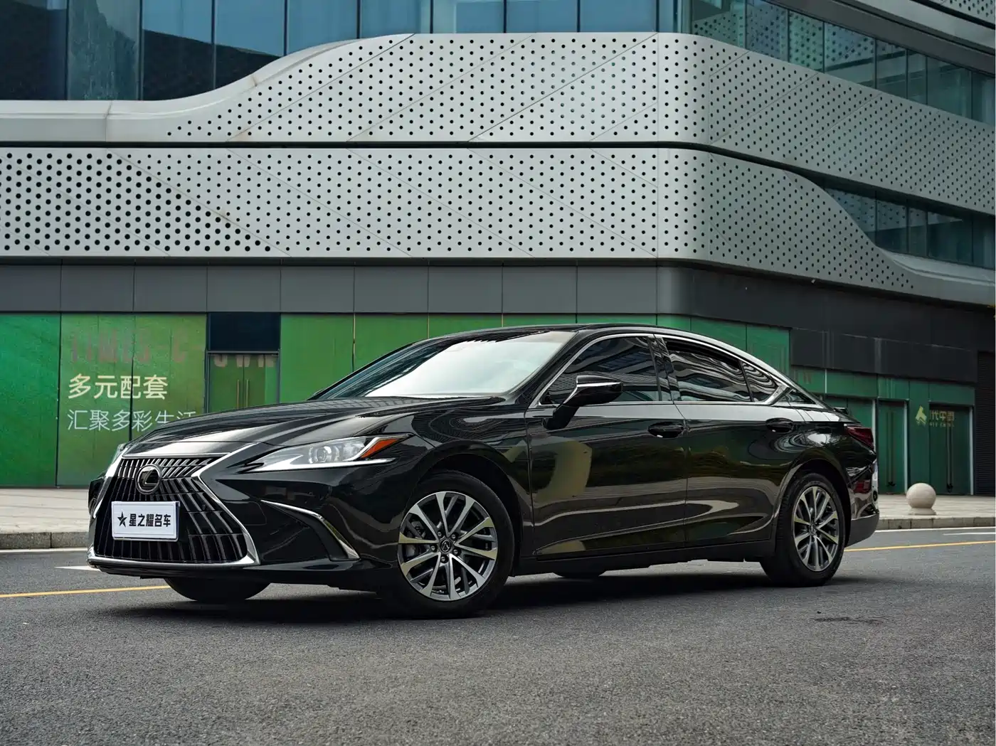 Lexus ES 2022 300h Excellence Edition