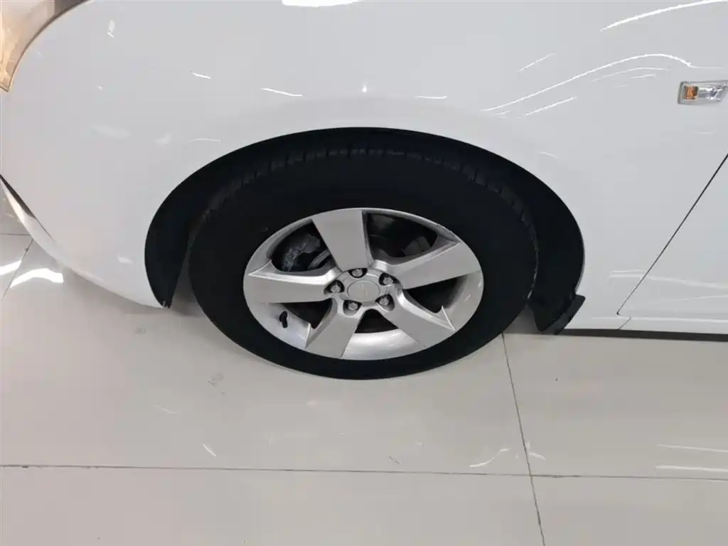 Chevrolet Cruze 2014 1.6L SL Million Commemorative Edition MT фото 23