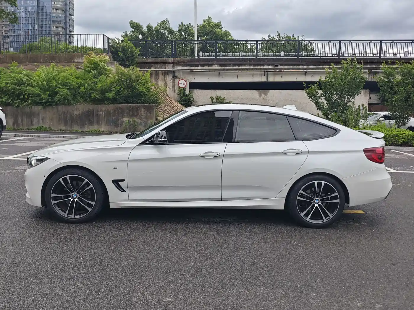  BMW BMW 3 Series GT 2019 330i xDrive M Sport Black Night Edition 4