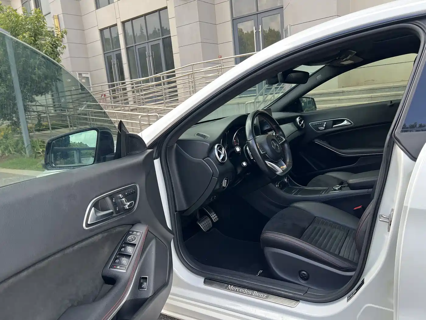 Mercedes-Benz CLA (Import) 2018 CLA 220 4MATIC фото 17