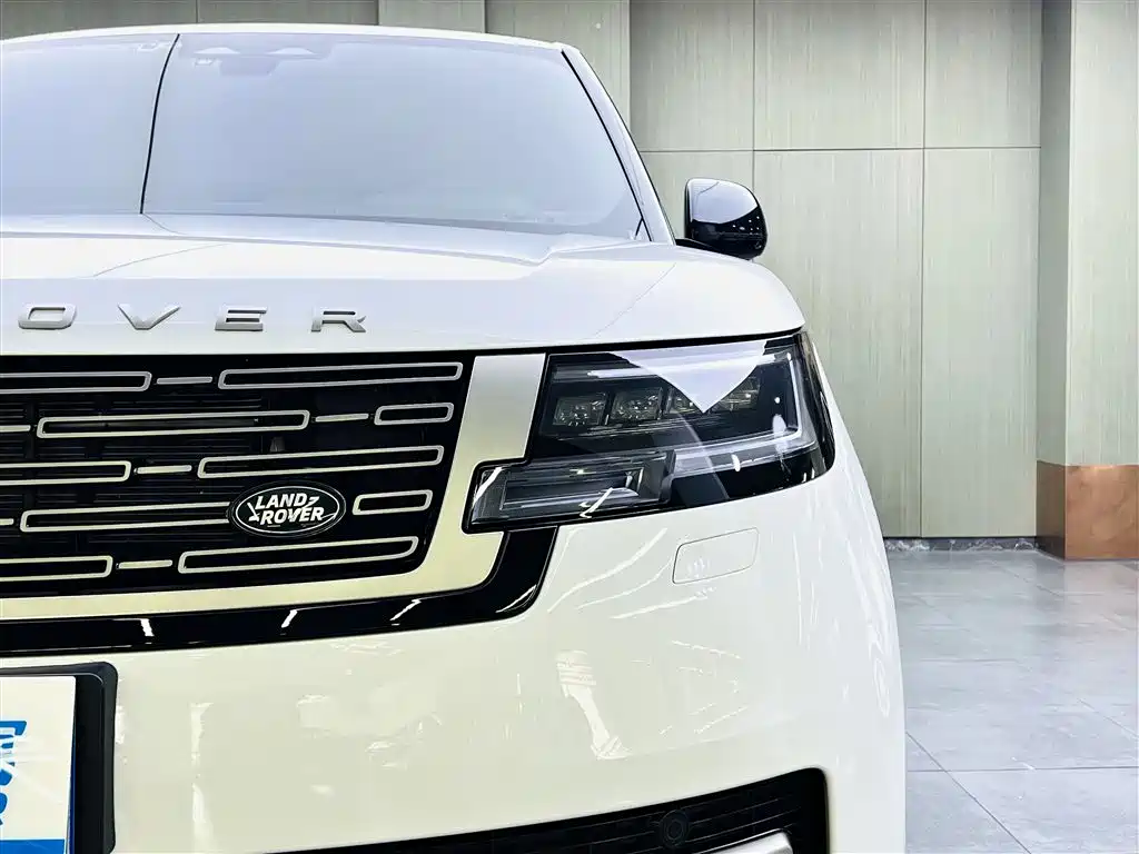 Land Rover Range Rover 2023 3.0 L6 360PS Golden Age Edition фото 7