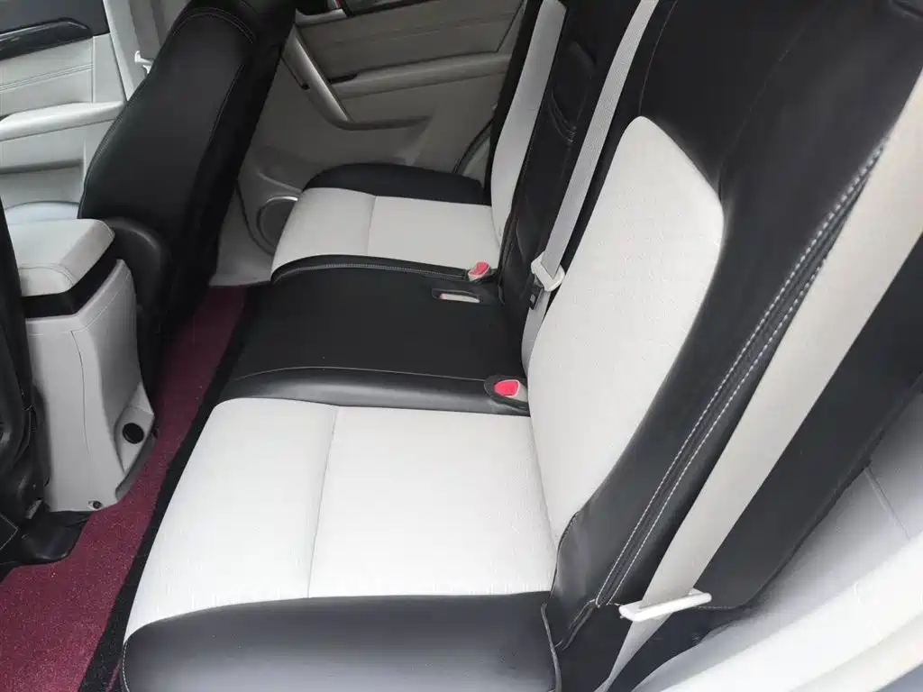 Chevrolet Captiva 2015 2.4L 2WD Urban Edition 5-seater фото 14