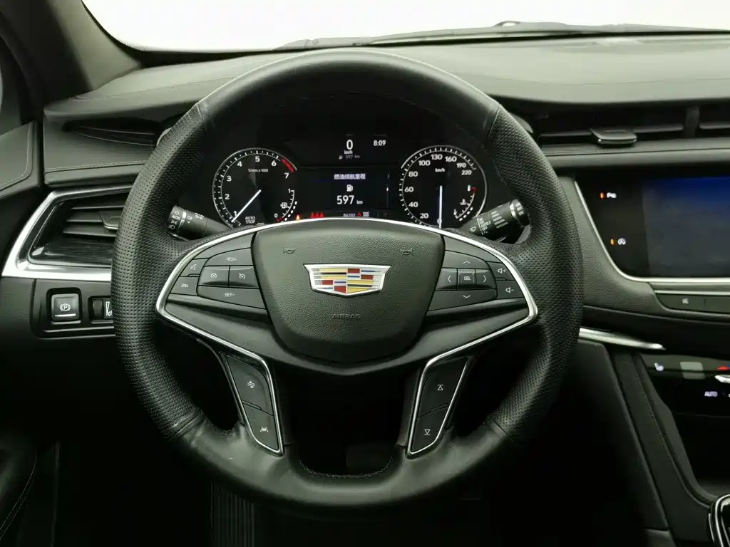 Фото 11 - Cadillac XT5