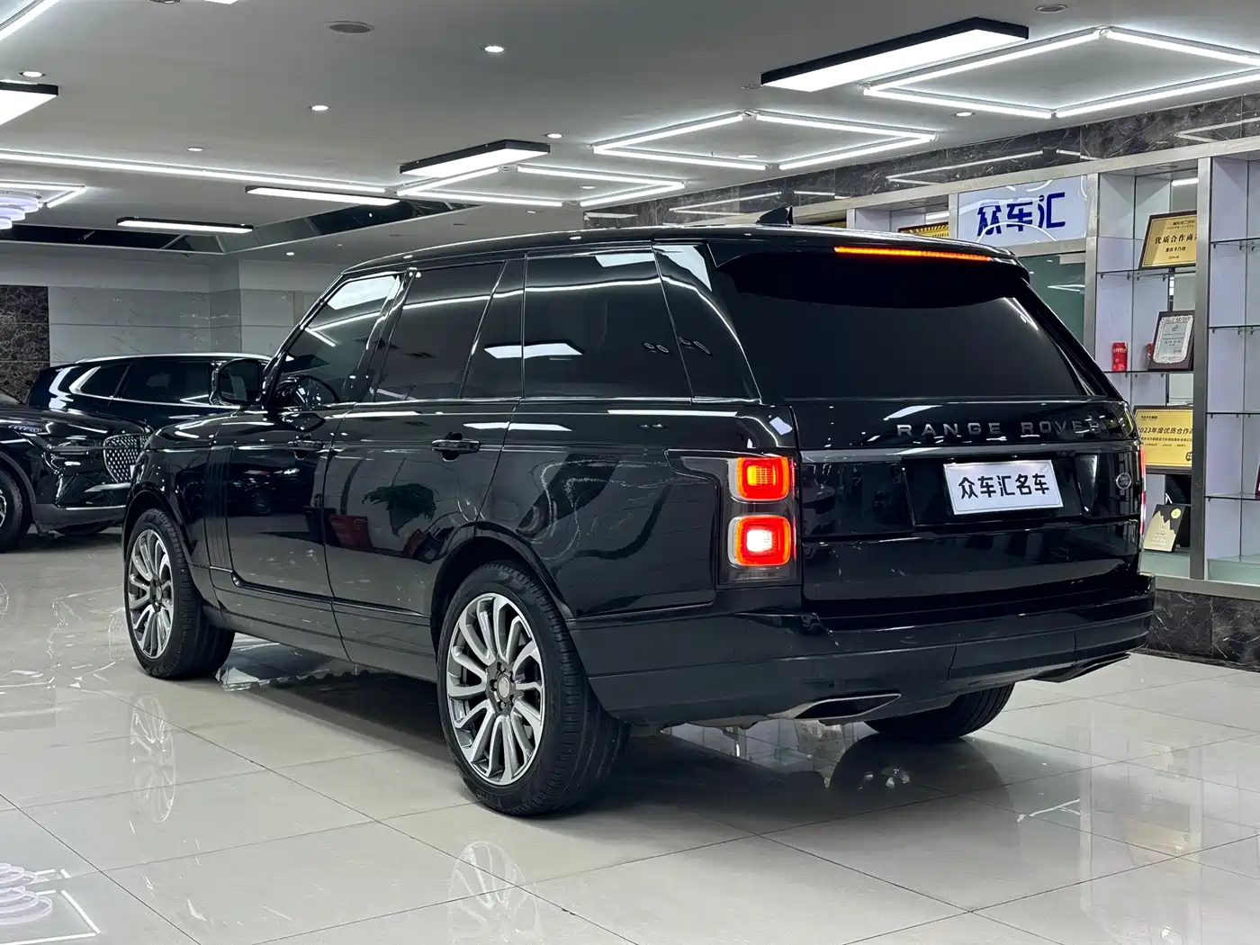 Land Rover Range Rover 2019 3.0 SC V6 Golden Age Edition фото 23