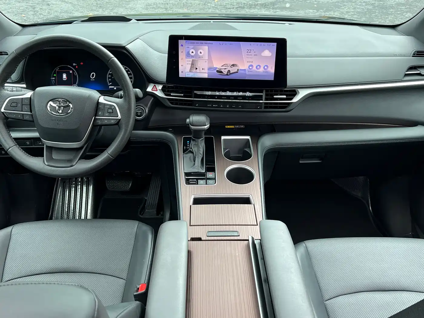 Toyota Granvia 2024 2.5L Hybrid Premium PLUS 4WD Edition фото 10