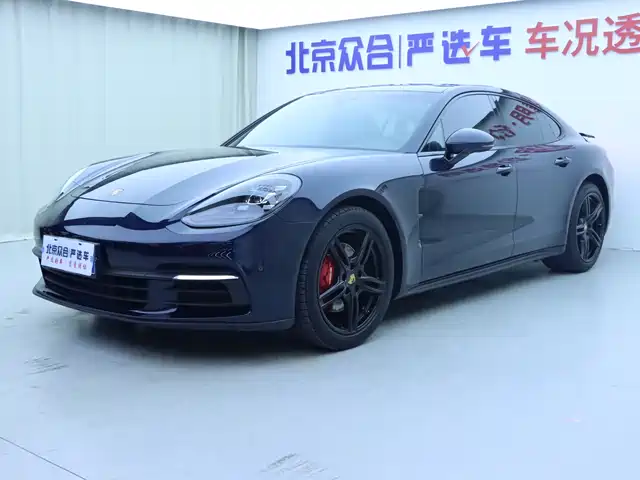 PORSCHE PANAMERA