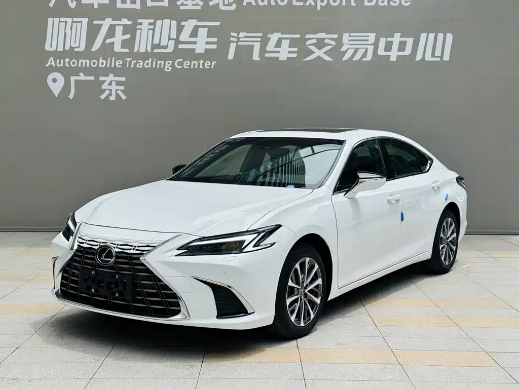 Lexus ES 2026 2025 200 Ultimate Edition