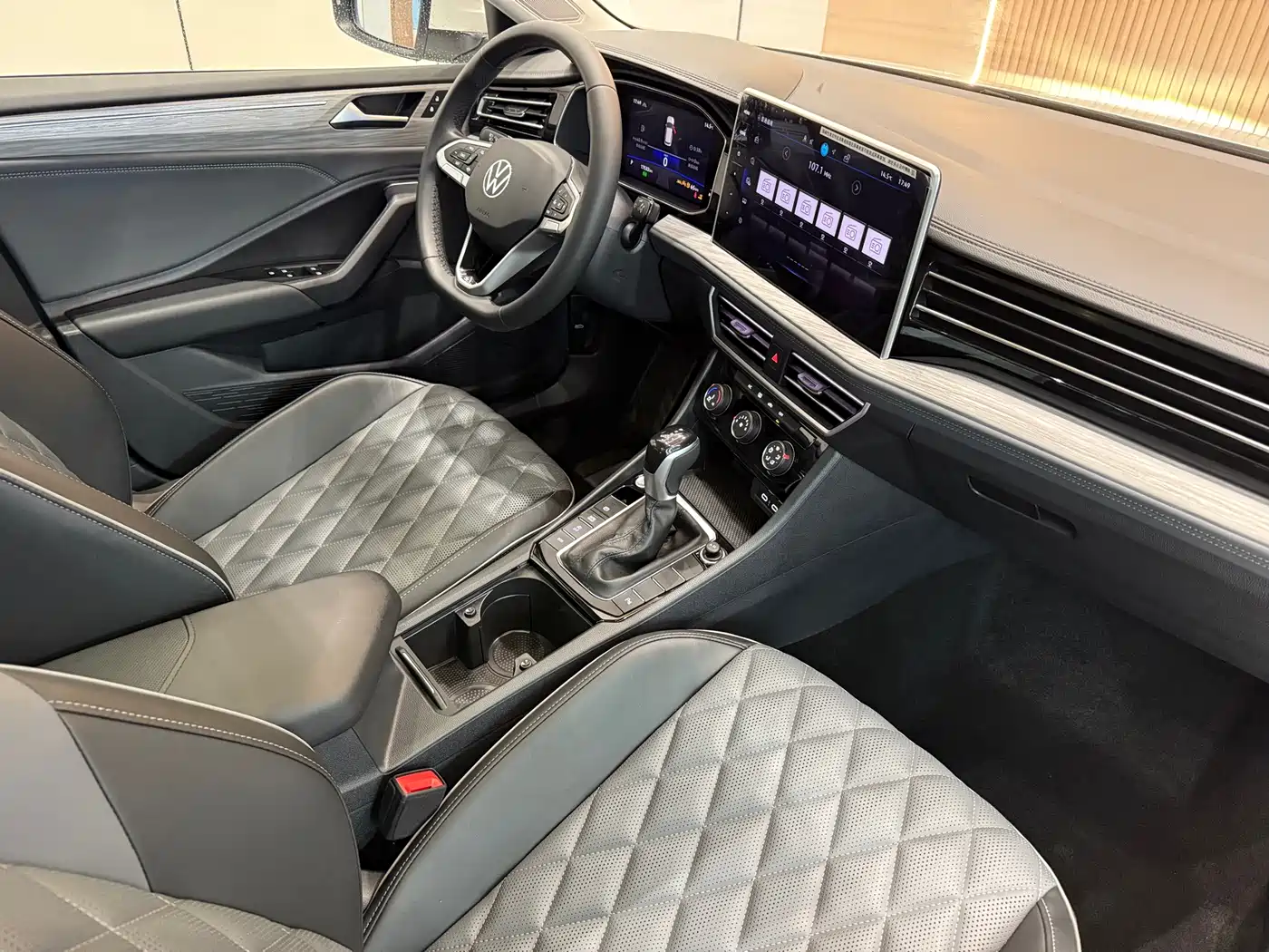 Volkswagen Sagitar 2024 300TSI DSG Surpass Edition фото 9