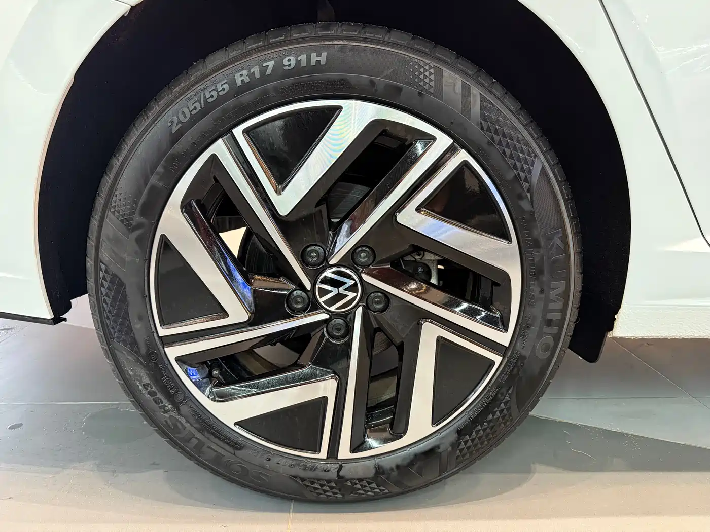 Volkswagen Sagitar 2024 300TSI DSG Surpass Edition фото 12
