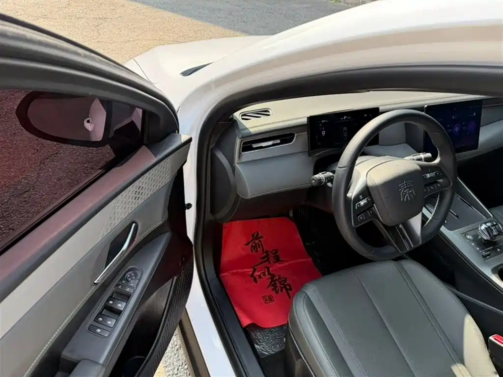 BYD Qin PLUS 2025 DM-i Smart Drive 55KM Leader фото 8