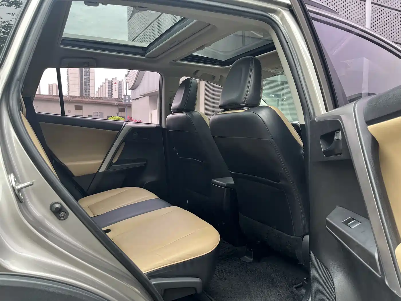 Toyota RAV4 Rongfang 2016 2.5L Automatic 4WD Elite фото 18