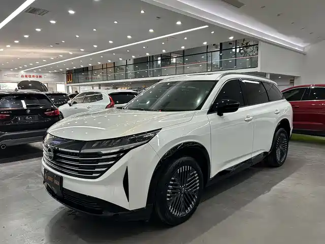 NISSAN EXPLORING THE LAND