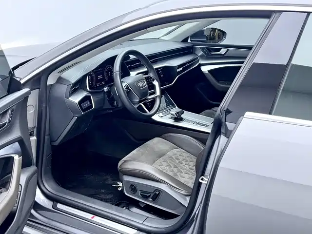 Фото 17 - Audi A7L