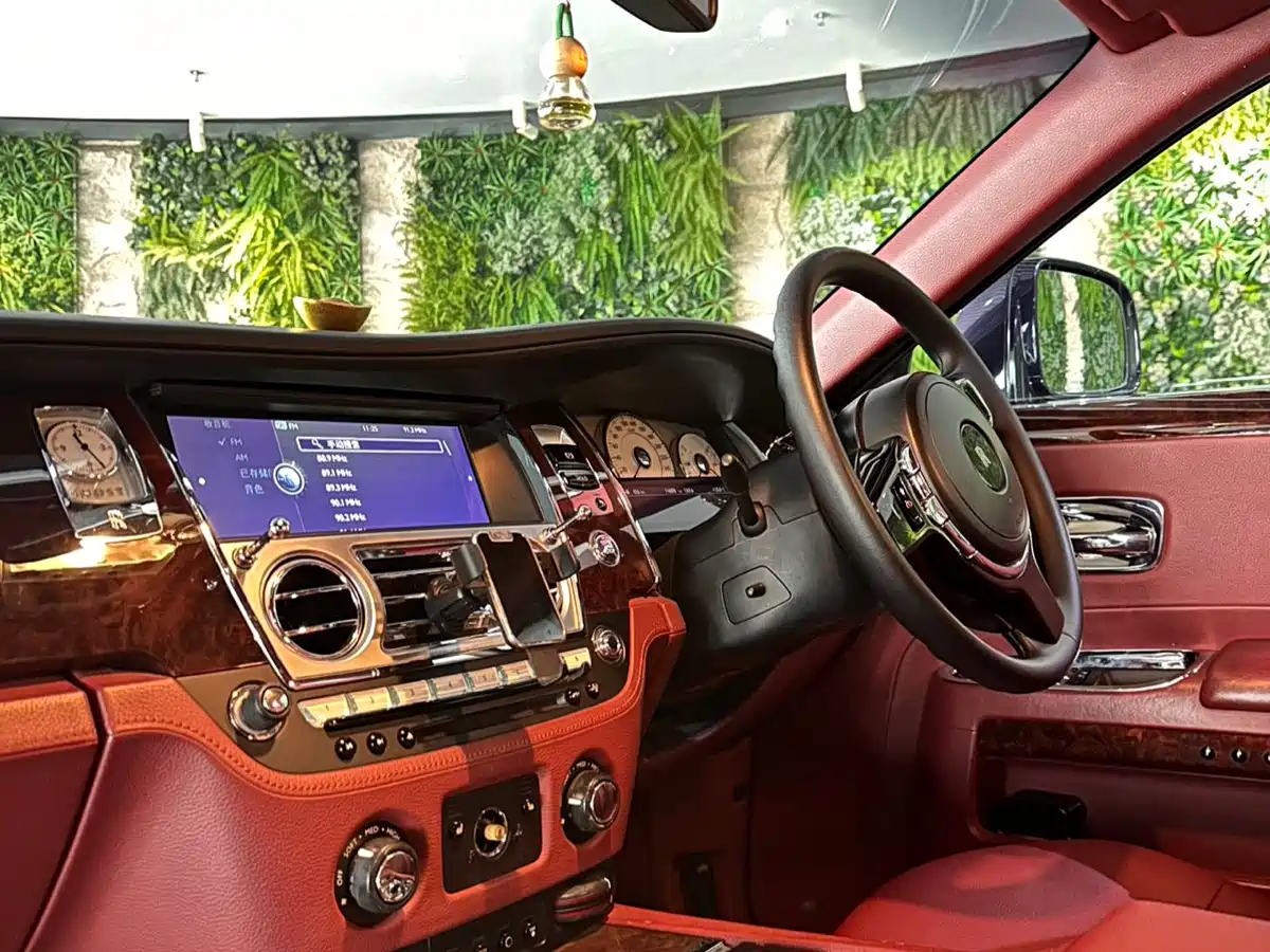 Rolls-Royce Ghost 2010 Model 6.6T Standard фото 5