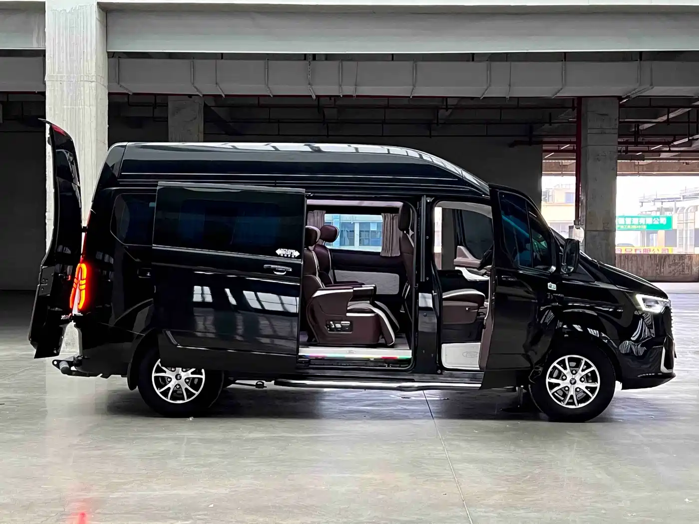 Ford Transit 2024 2023 Model 2.0T Diesel Automatic Business Travel Mid-Axis Mid-Roof 7/8/9 Seater