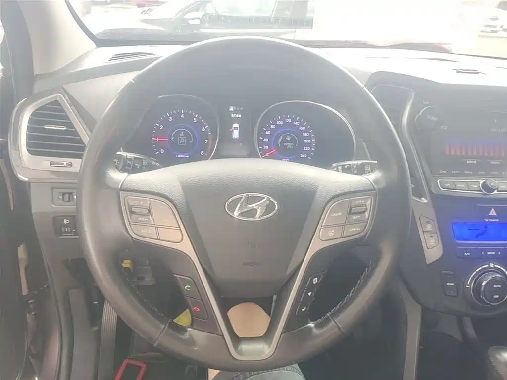 Hyundai Santa Fe 2013 Model 2.4L Automatic 2WD Smart фото 11