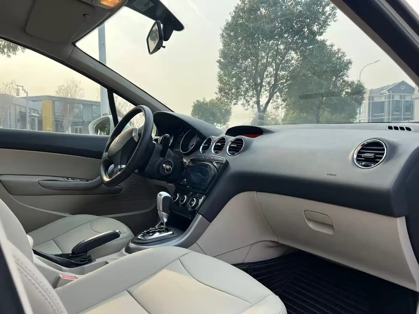 Peugeot 408 2013 2.0L Automatic Comfort Edition фото 8
